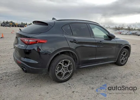 2022 Alfa Romeo Stelvio z USA, uszkodzony, nr VIN ZASPAJANXN7D46977